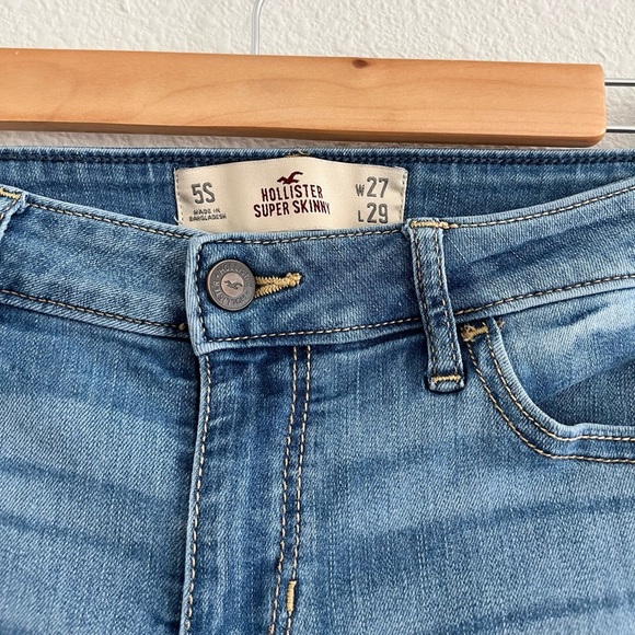 Hollister Lightly Distressed Medium Wash Super Skinny Denim Jeans Size 5S - Picture 3 of 4